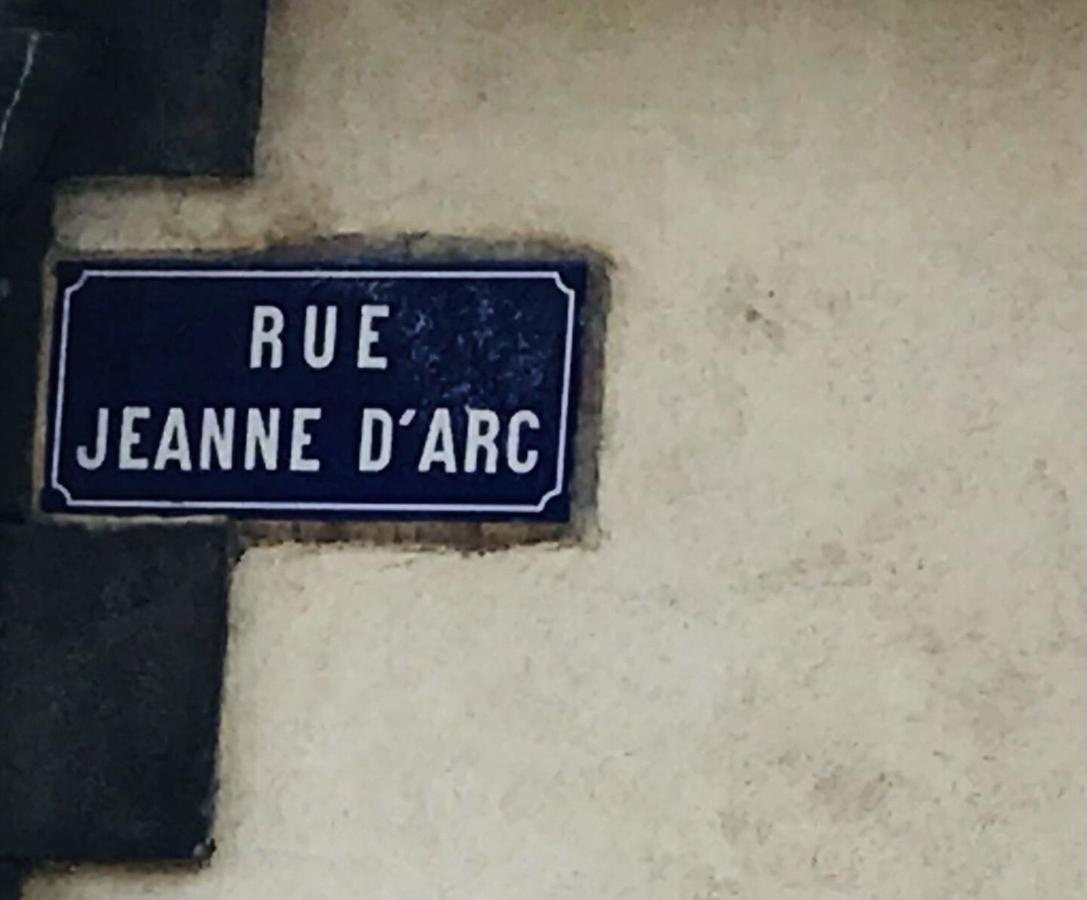 Location F1 Neuf Centre Historique Riom Daire Dış mekan fotoğraf